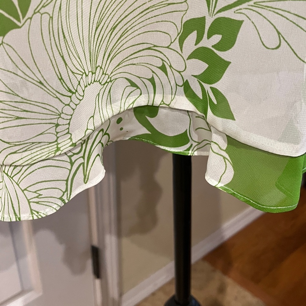 Ann Taylor Green and White Floral Blouse - Picture 3 of 5